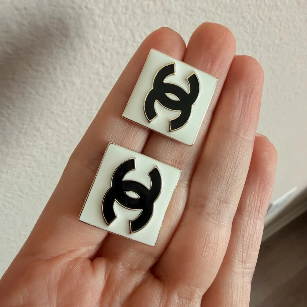 🤍Chanel Vintage CC Square Stud Earrings 🖤 - Picture 10 of 12